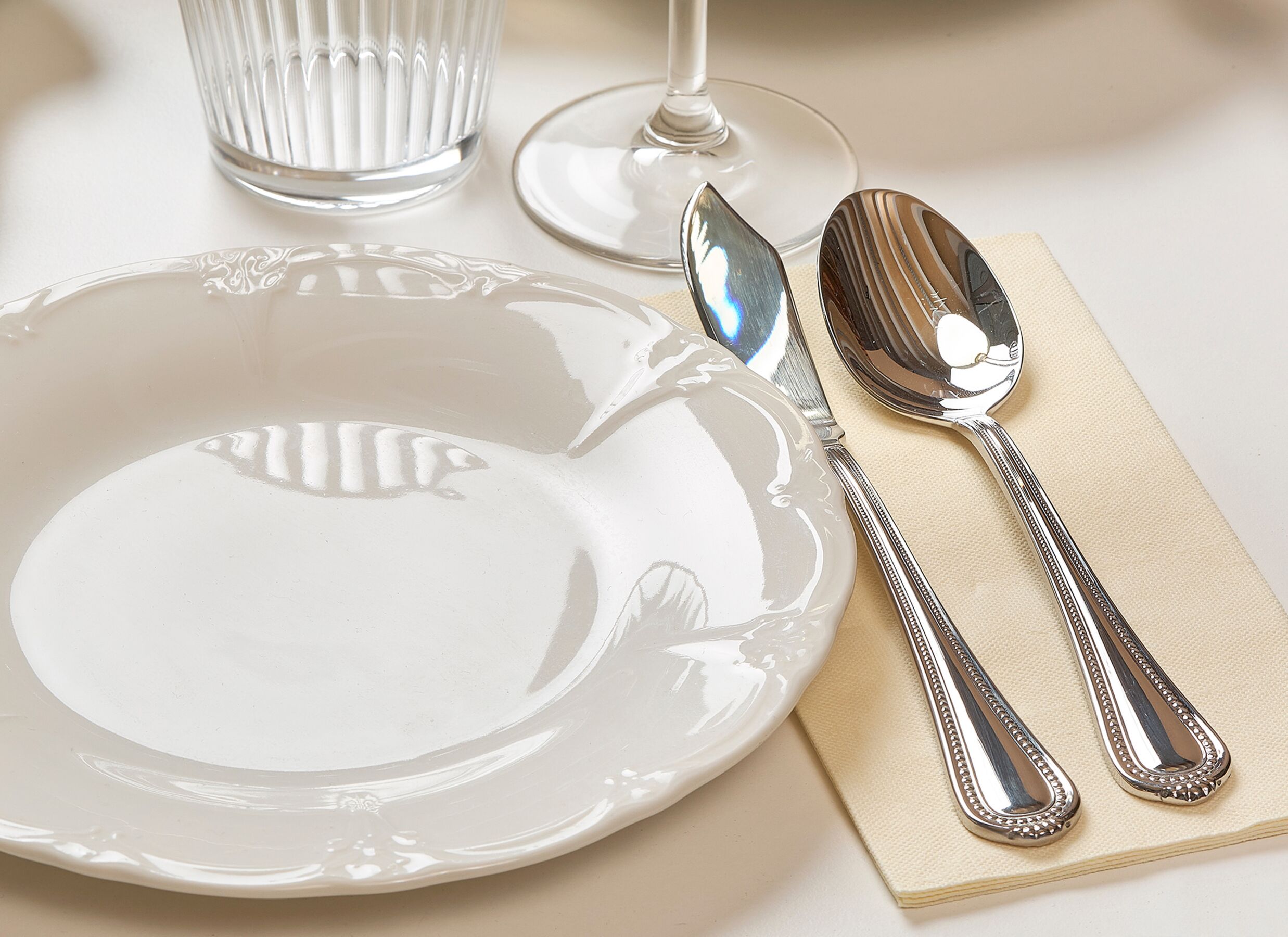Foto ambiance - Assiette Retro Ø32cm - porcelaine - ivoire