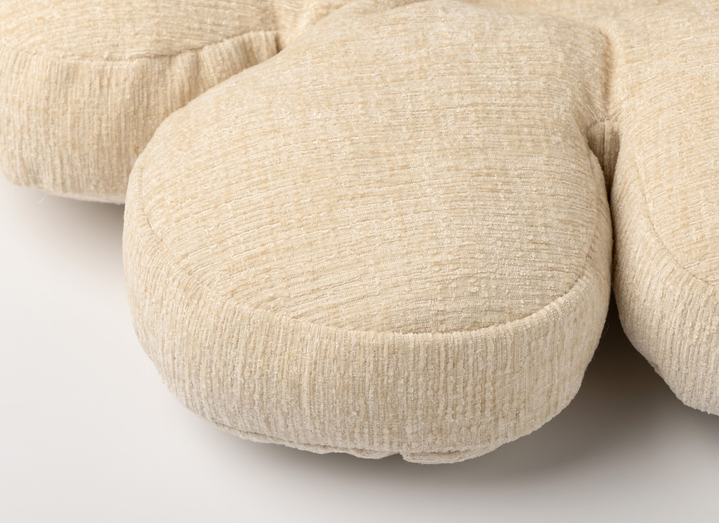 Detailfoto - Kussen Bloom 43x43x8cm - polyester - parchment