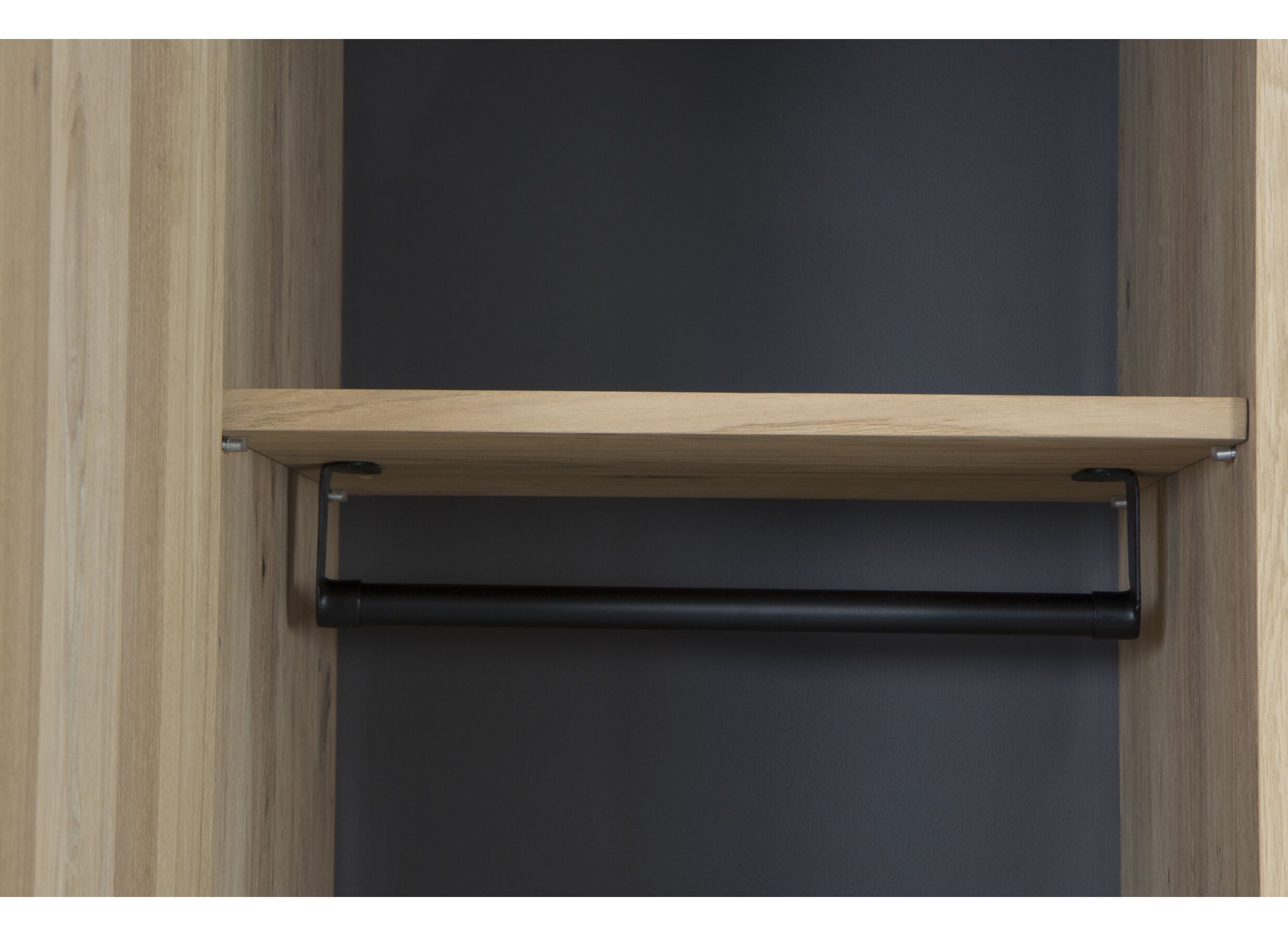 Foto ambiance - Accessoires Holmes tringle et planche MDF et chêne placage naturel