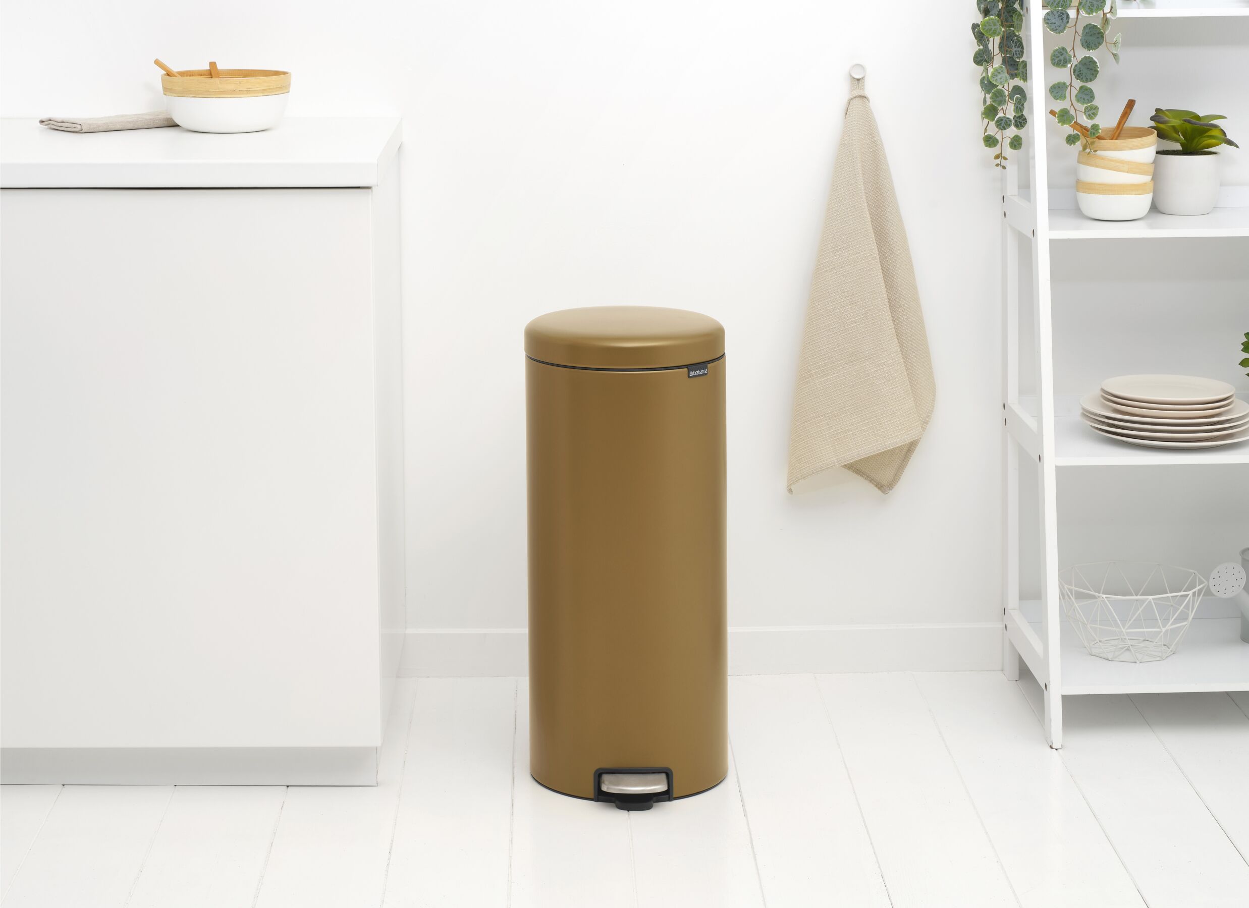 Foto ambiance - Poubelle à pédale NewIcon Brabantia 30L warm brass