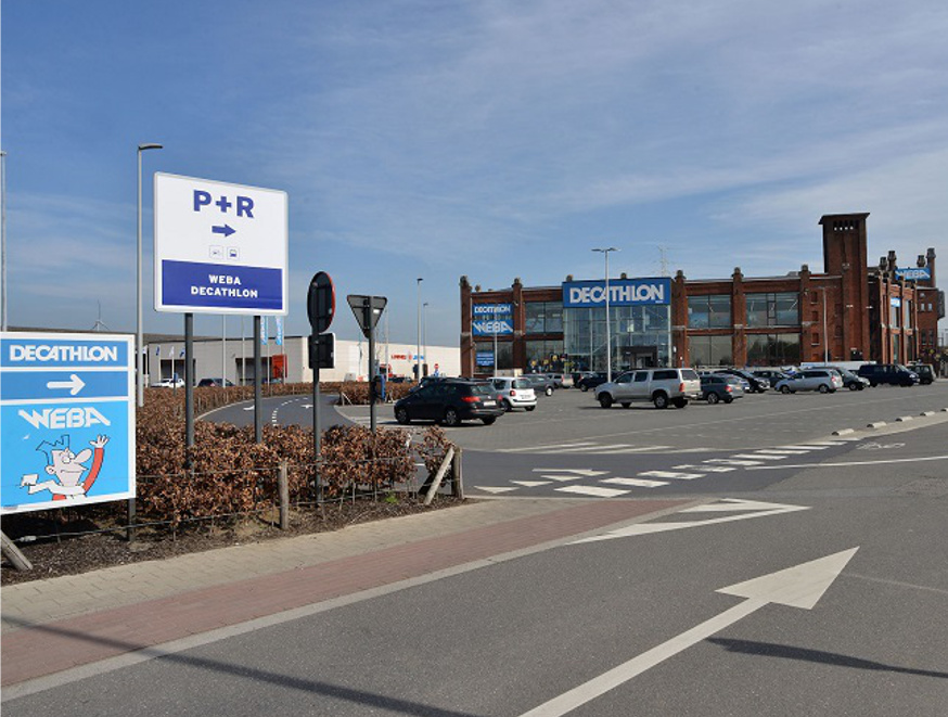 Decathlon en Weba stellen parking open voor P+R (www.madeinoostvlaanderen.be - 31 maart 2017) 1